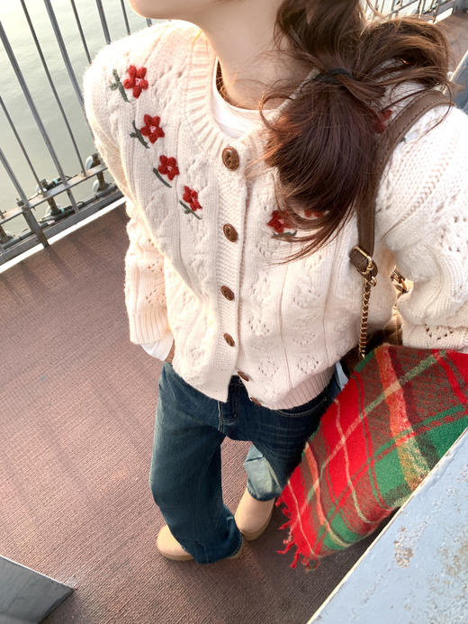 <曾小咸推荐>2.11现货秒杀 ！微信超特价！复古直筒窄版加绒牛仔裤 日常209.99 立减110 秒杀99.99！！刺绣花朵开衫 秒杀89.99！皮毛一体外套 秒杀149.99！！ 商品图6