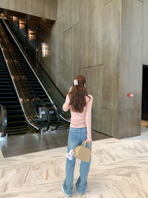 <曾小咸推荐>2.11现货秒杀 ！微信超特价！复古直筒窄版加绒牛仔裤 日常209.99 立减110 秒杀99.99！！刺绣花朵开衫 秒杀89.99！皮毛一体外套 秒杀149.99！！ 商品图9