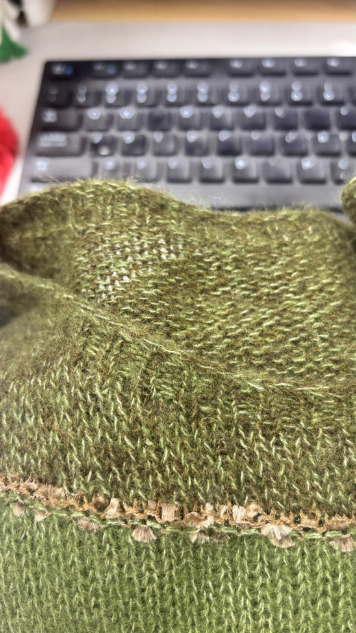 【周末秒杀 直接调价 下单即可】帮厂子里去库存 春款 羊毛+马海毛  薄款 绿色宽条 针织衫 柔软舒适 可单穿 可叠穿 商品图4