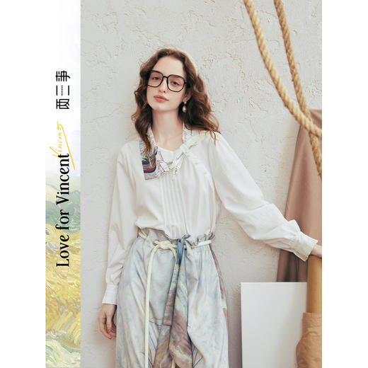 两三事梵高文艺 晨昏告白 2026春季新款印花领结斜边纽扣雪纺衫女 商品图0