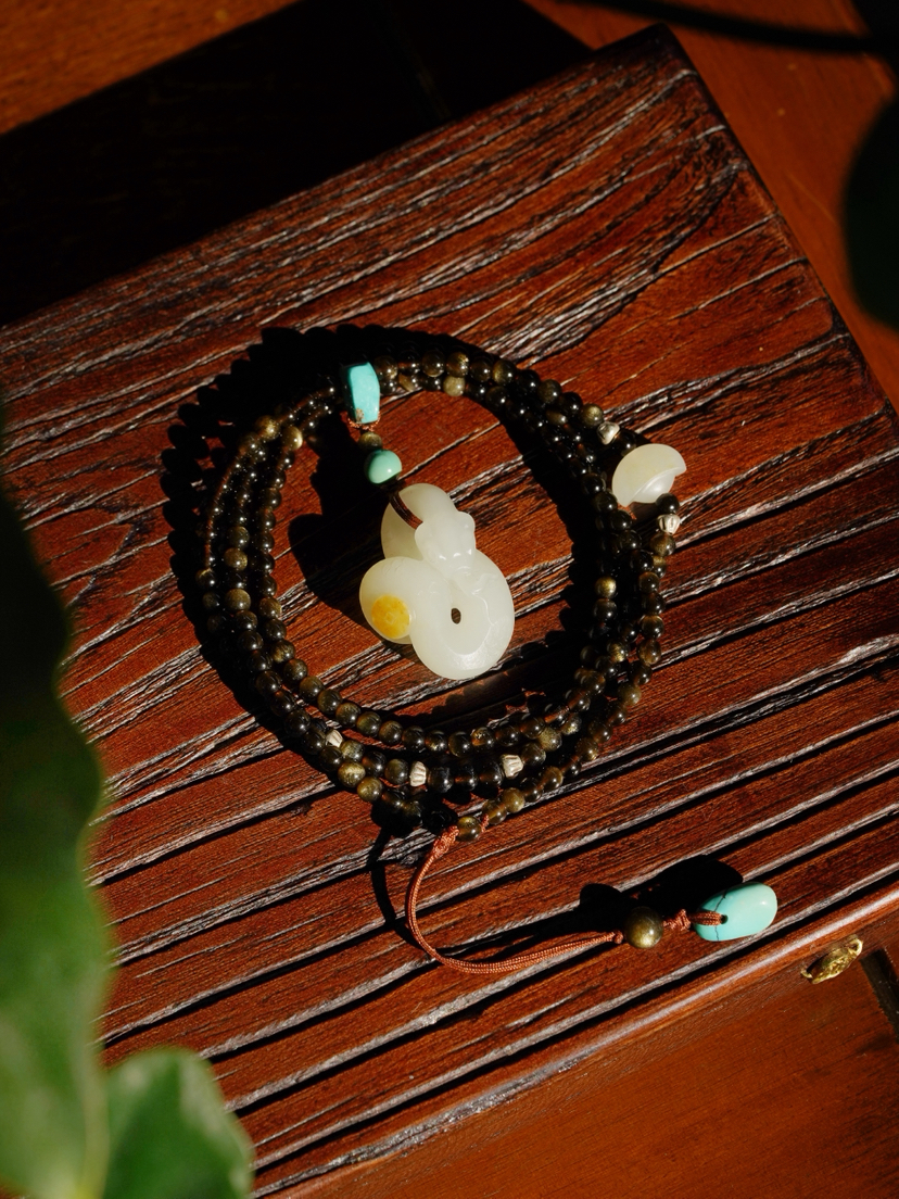 和田玉灵蛇吊坠