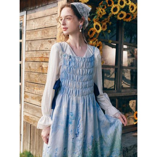 两三事梵高文艺热恋岛屿2026春新款侧边绑带褶皱印花吊带裙连衣裙 商品图2