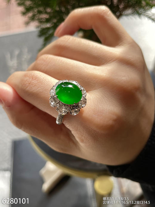 高冰种艳绿蛋面戒指【6280101】具体价格微信咨询 商品图3