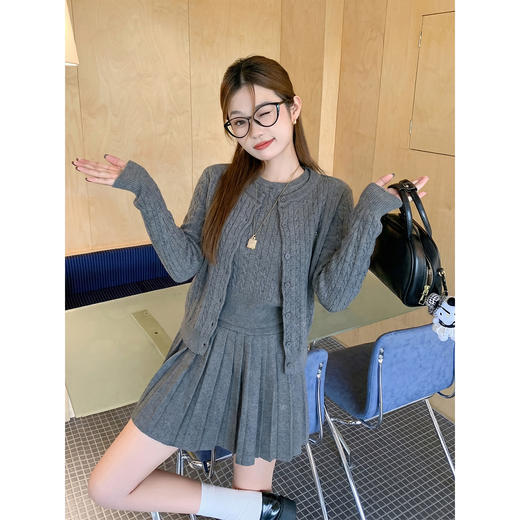 <曾小咸推荐>韩系针织开衫吊带半身裙套装 商品图0