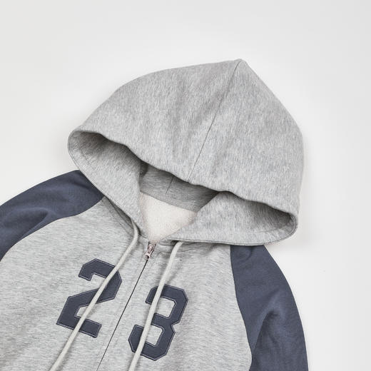 ROMI STUDIO“美式复古”字母印花拼色插肩袖连帽卫衣 RWDSS62123 商品图3