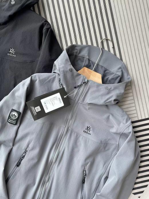 F013025户外防风防水保暖登山运动透气连帽外套男 商品图2