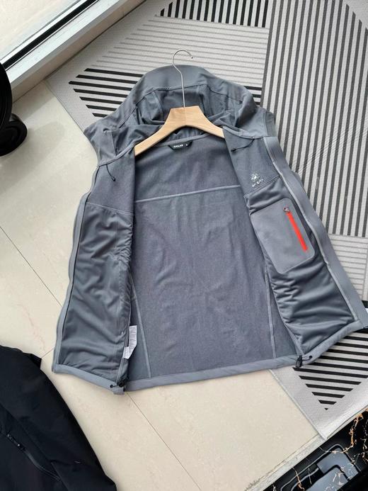 F013025户外防风防水保暖登山运动透气连帽外套男 商品图7