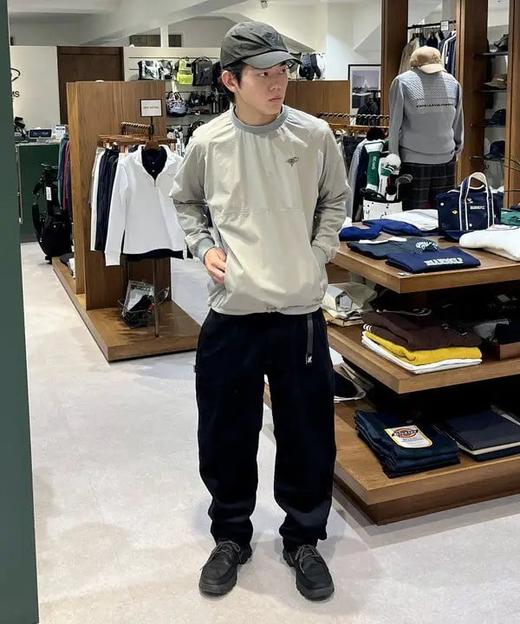 BEAMS 高尔夫男款  拼色防水带网状内衬 弹力圆领长袖套头外套 商品图1