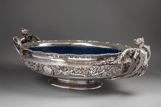 独角鹿西洋古董19世纪法国拿破仑三世时期法国著名金银器工坊ODIOT签名出品古典女神与天使主题铜镀银精雕双耳花器/餐桌中央摆件 商品图2