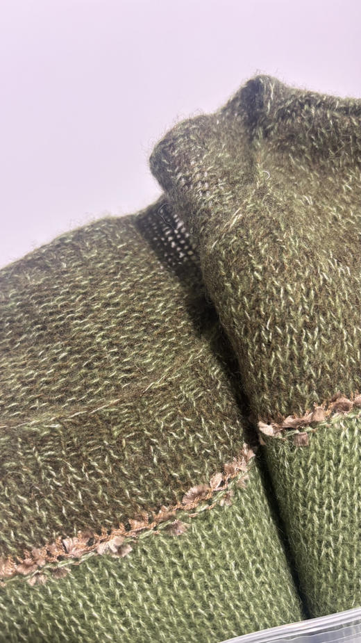 【周末秒杀 直接调价 下单即可】帮厂子里去库存 春款 羊毛+马海毛  薄款 绿色宽条 针织衫 柔软舒适 可单穿 可叠穿 商品图3