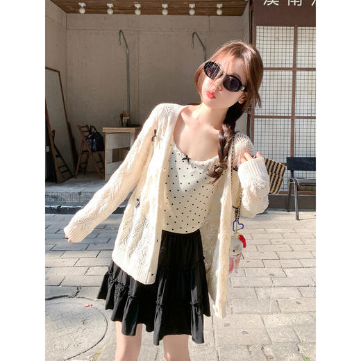 <曾小咸推荐>3.30现货秒杀 ！微信超特价！韩系蝴蝶结波点背心 日常79.99 立减50 秒杀29.99！！黑色半身裙 日常169.99 立减100 秒杀69.99！！ 商品图1