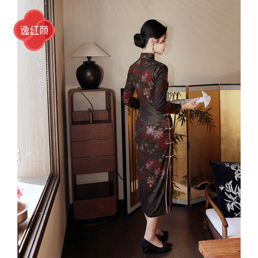 逸红颜《红莲》26年春新品文艺怀旧风弹力睡莲针织磨毛改良旗袍女 商品图3