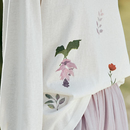 OLrain欧芮儿2026新款春白色休闲度假春日感手绘花印花长袖T恤女 商品图1