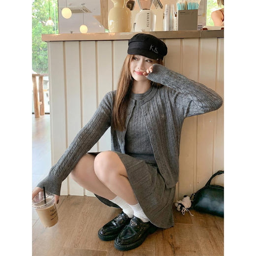 <曾小咸推荐>韩系针织开衫吊带半身裙套装 商品图1