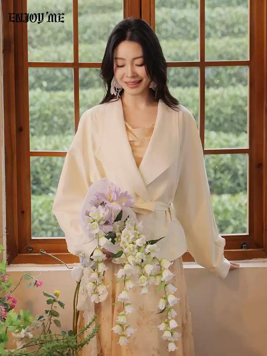 【门店同款】ENJOY春季“柔光芳序”法式翻领收腰外套 169100154 商品图2