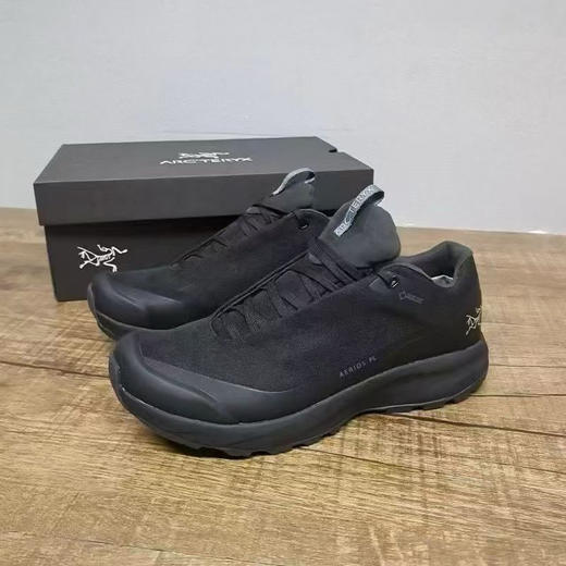 外贸原单 Arcteryx始祖鸟男女同款防水透气户外徒步登山攀登男鞋 
尺码：36 37 38 39 40 40.5 41 42 42.5 43 44 44.5 45
工厂特价清 商品图0