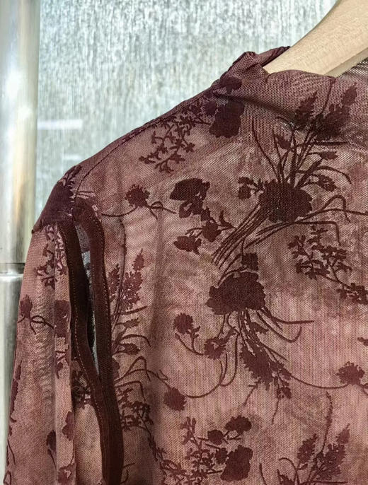 出口原单重磅双层网纱浮雕植入绒提花工艺小性感小心机设计打底衫（超大弹力） 商品图6