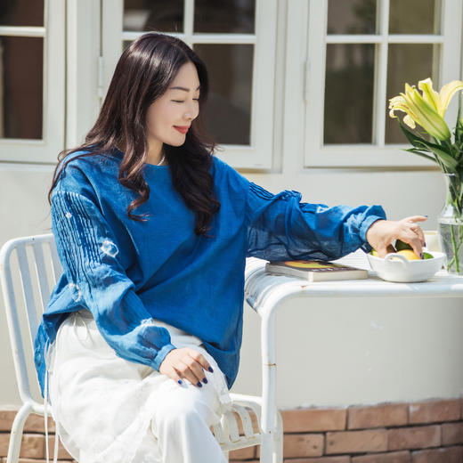 【林栖设计小店】植物染色|手工植物蓝优雅百搭宽松2026春新款棉麻衬衣1961137 商品图2