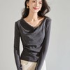 「自」全新升级【铂金会员146/天猫199/差价53】(85026)洛诗琳气质v领长袖t恤2026春季新款正肩不规则抽褶打底上衣 商品缩略图2
