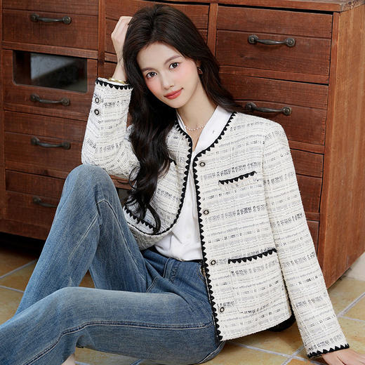 「自」全新升级【铂金会员183/天猫239/差价56】(54117)洛诗琳气质小香风外套2026春秋新款法式撞色编织短外套 商品图3