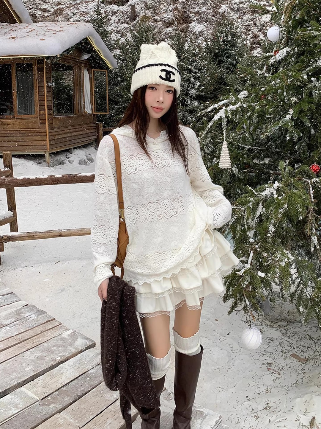 镂空蕾丝连帽打底T