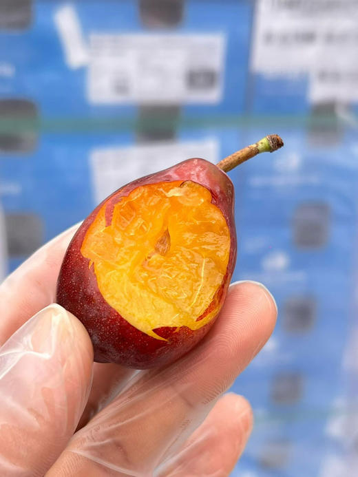 西梅🛫 🛫 〰琥珀色的果肉多汁果肉细腻😍 😍 特别甜的果子，宝宝一天可以来几颗[呲牙]放软蜜甜剥皮做辅食最佳选择！ 商品图2