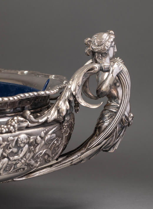 独角鹿西洋古董19世纪法国拿破仑三世时期法国著名金银器工坊ODIOT签名出品古典女神与天使主题铜镀银精雕双耳花器/餐桌中央摆件 商品图9