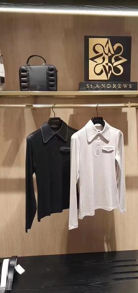 ST女士钻边荷叶领长袖POLO衫来了！本季海报推广款，韩系蕾丝包钻边荷叶领和小口袋设计，无论单穿还是内搭总能恰到好处，黑色卡其简约配色，衬肤色易搭配，金属小LOGO复古扣绣花尽显贵妇品牌的细节之美！