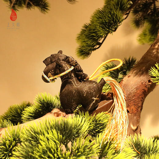 上久楷新中式国风文创 宋锦锦马挂件 菱纹定胜 四答晕蝶纹 八达晕 商品图9