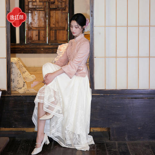 逸红颜《令瑶》26春新品梅梢染月·淡彩麂皮刺绣新中式旗袍上衣女 商品图0