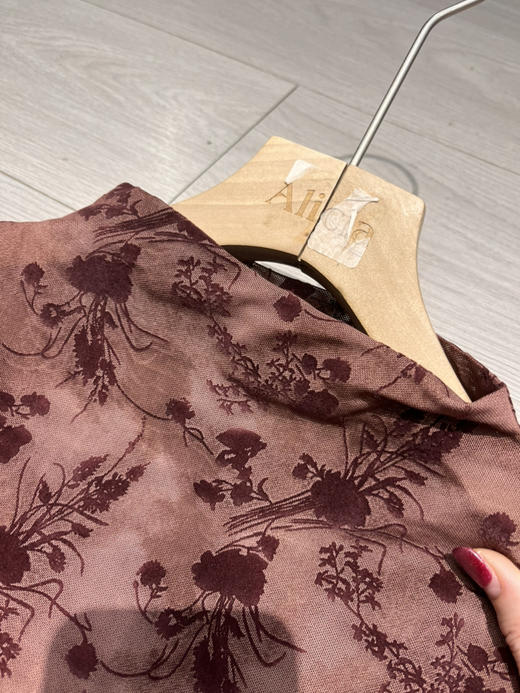 出口原单重磅双层网纱浮雕植入绒提花工艺小性感小心机设计打底衫（超大弹力） 商品图7