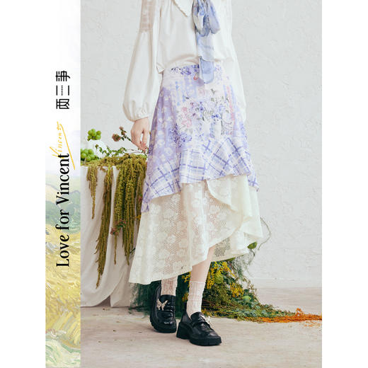 两三事梵高文艺 缱绻心事 2026春季新款蕾丝拼接印花不规则半身裙 商品图0