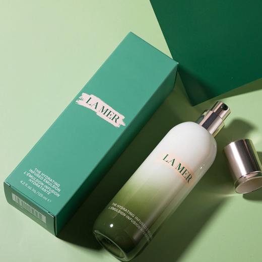 送礼袋【1210跨境仓发货】LAMER海蓝之谜水润抵达四件套（精粹水150ml+精粹乳125ml +经典面霜60ml +唇膜9g） 商品图4