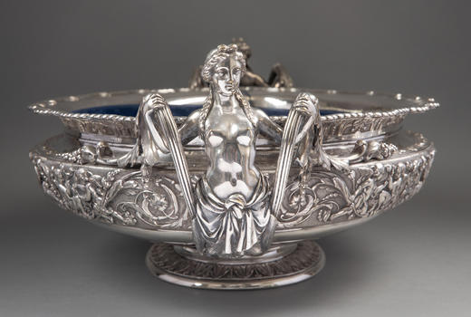 独角鹿西洋古董19世纪法国拿破仑三世时期法国著名金银器工坊ODIOT签名出品古典女神与天使主题铜镀银精雕双耳花器/餐桌中央摆件 商品图5