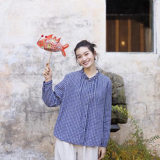 绽放071朵/春序·纯亚麻蓝白格子小立领抽绳衬衫休闲长袖小衫女春 商品图0