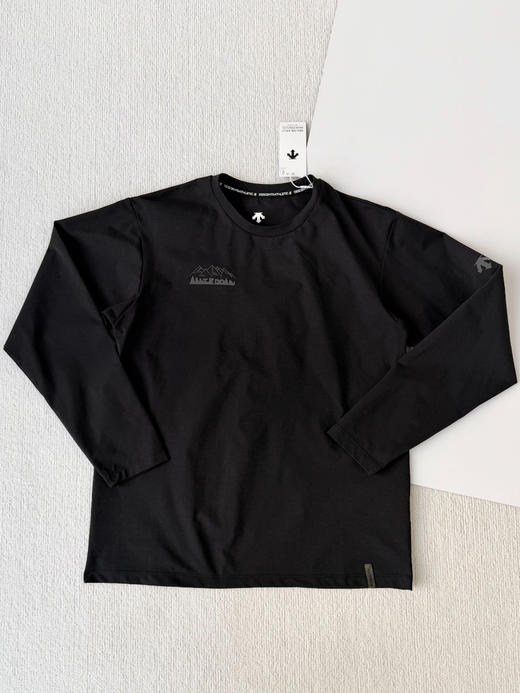 原单正品 迪桑特 allterrain 81系列印花科技面料导湿排汗长袖T恤 山脊长袖，颜色：黑色 白色
尺码：m l xl xxl 3xl
清货特价 商品图1