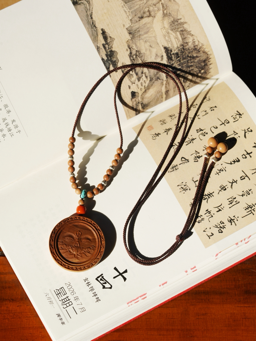 老山檀藏族风吊坠