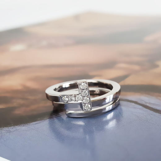【95新】Tiffany & Co.蒂芙尼Tiffany T 系列18K白金镶钻T型缠绕式三圈戒指51号中性款160126NJS09 商品图4