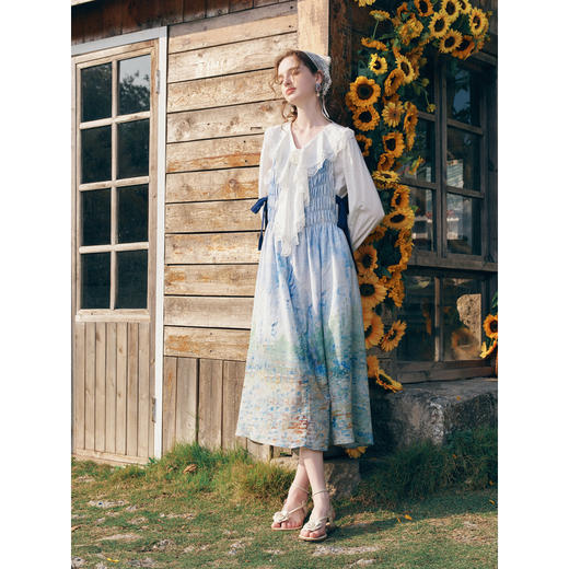 两三事梵高文艺热恋岛屿2026春新款侧边绑带褶皱印花吊带裙连衣裙 商品图1