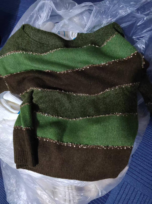 【周末秒杀 直接调价 下单即可】帮厂子里去库存 春款 羊毛+马海毛  薄款 绿色宽条 针织衫 柔软舒适 可单穿 可叠穿 商品图2