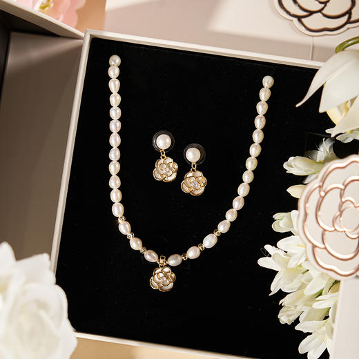 大英博物馆欧洲文化艺术系列浪漫山茶珍珠贝壳礼盒 商品图1