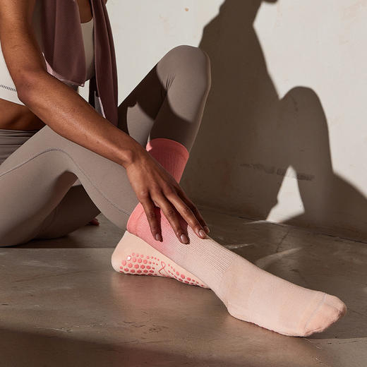 【59元任选2件】【小鱼加加】高品质中筒瑜伽袜专业防滑扎染渐变运动袜20230101 商品图3