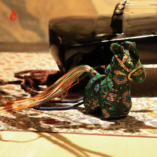 上久楷新中式国风文创 宋锦锦马挂件 菱纹定胜 四答晕蝶纹 八达晕 商品图6