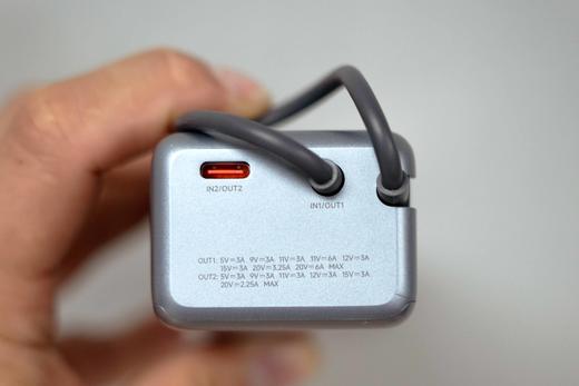 【七天无理由】3C认证 小米 自带线充电宝 10000毫安165W大功率双口超快充适用于安卓 华为 苹果 可上飞机/火车 商品图10