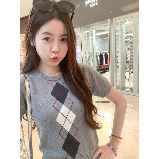 <曾小咸推荐>3.11现货秒杀 ！微信超特价！韩系菱形毛织开衫 日常159.99 立减80 秒杀79.99！！灰色针织短袖秒杀59.99！ 商品图1