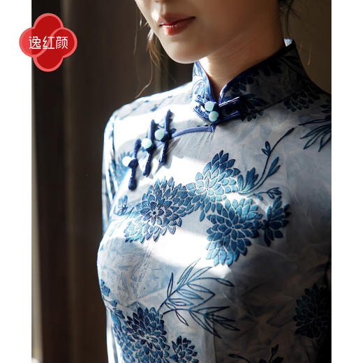 逸红颜《千浔》26年春新品天然草色染弹力针织植绒复古修身旗袍女 商品图2