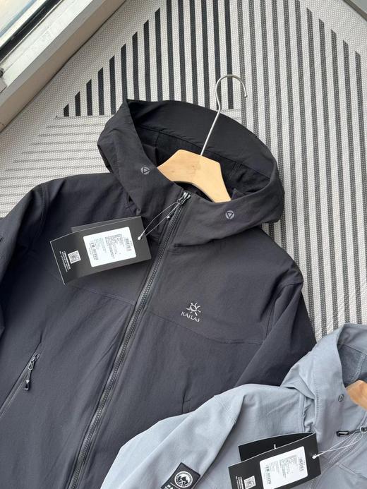 F013025户外防风防水保暖登山运动透气连帽外套男 商品图3