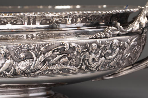 独角鹿西洋古董19世纪法国拿破仑三世时期法国著名金银器工坊ODIOT签名出品古典女神与天使主题铜镀银精雕双耳花器/餐桌中央摆件 商品图8