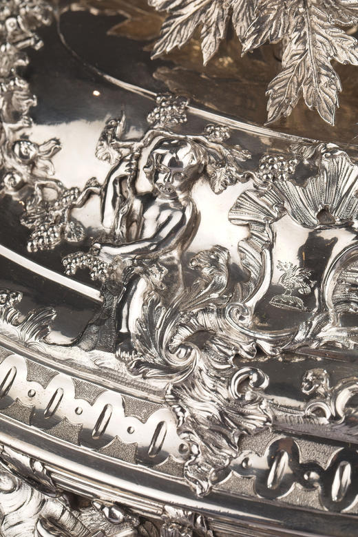 独角鹿西洋古董18世纪英国工匠Christian Hillan签名出品路易十五风格花叶缎带及纹章主题纯银精雕双耳带盖餐盅 商品图10