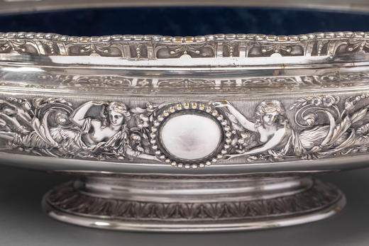 独角鹿西洋古董19世纪法国拿破仑三世时期法国著名金银器工坊ODIOT签名出品古典女神与天使主题铜镀银精雕双耳花器/餐桌中央摆件 商品图6